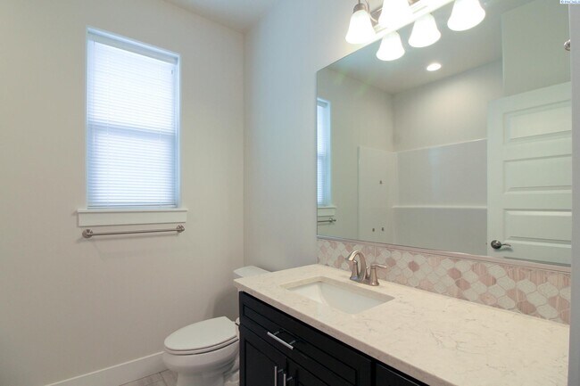 Foto del edificio - 4 Bed/2 Bath Home in Richland
