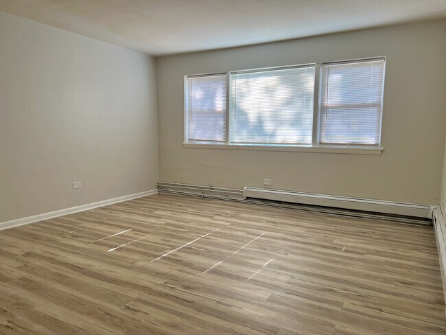 Foto del edificio - 7717 W Fullerton Ave