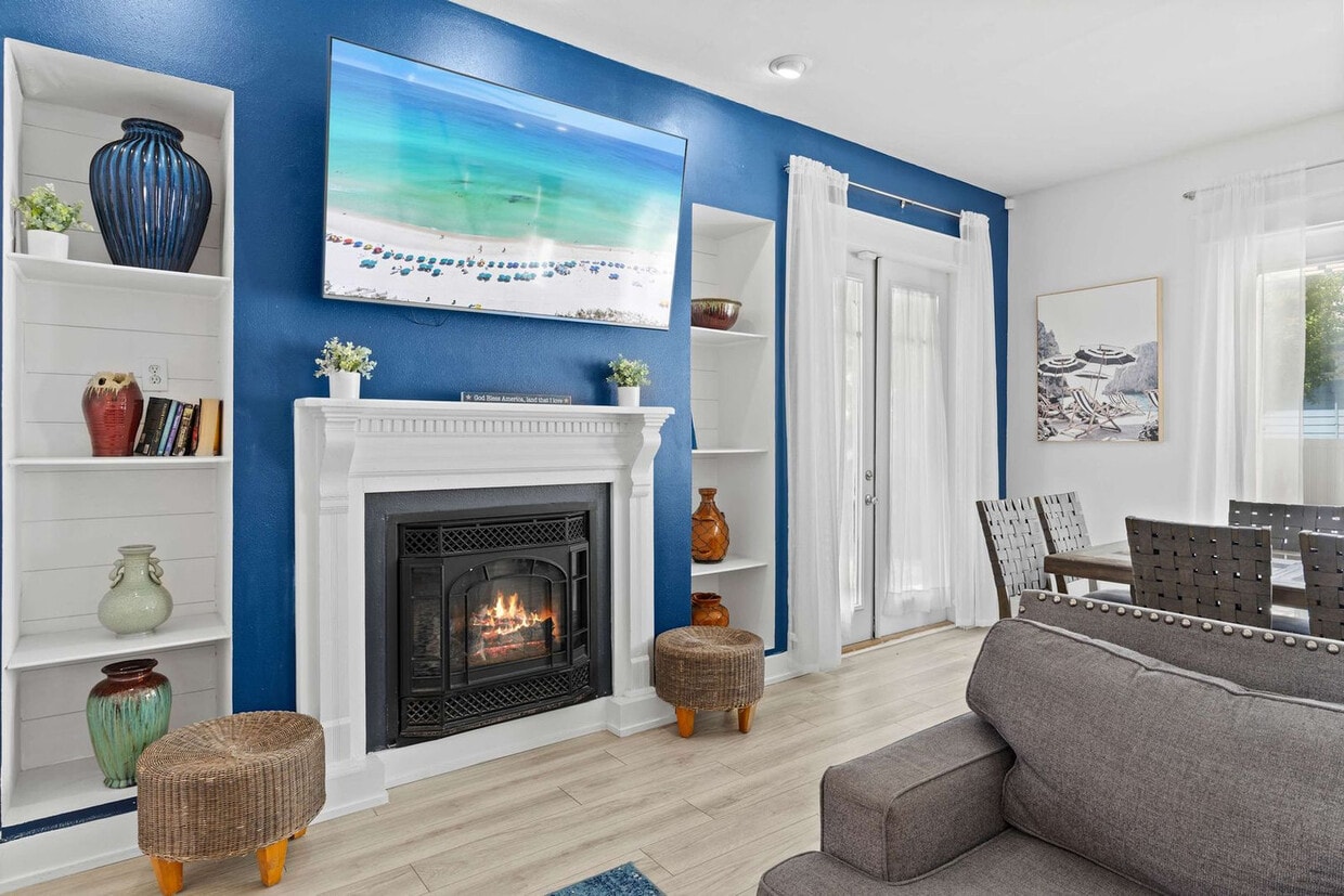 Primary Photo - 4456 Luke Ave