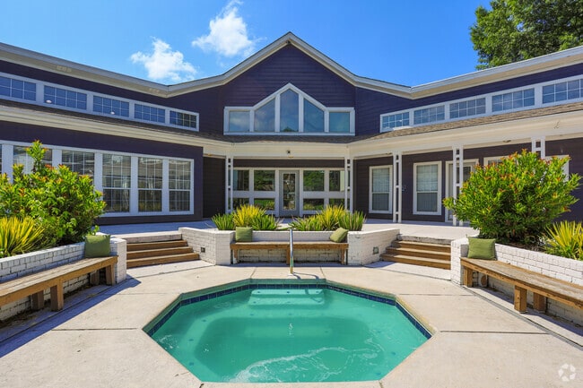 Pool - Evergreen Auburn Apartments