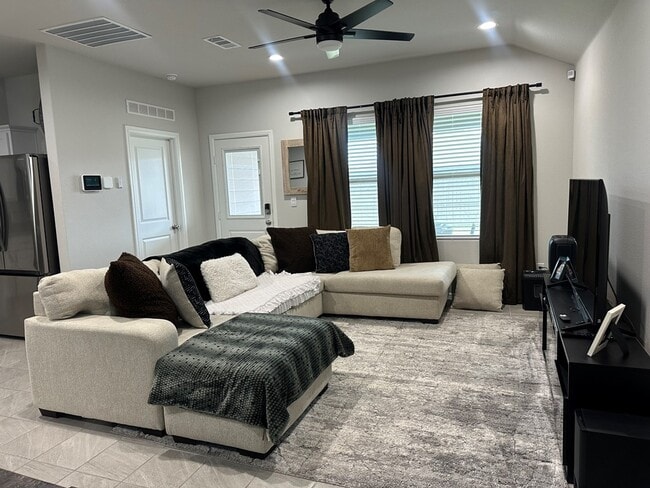 Foto del edificio - 7616 Orange Blossom Rd
