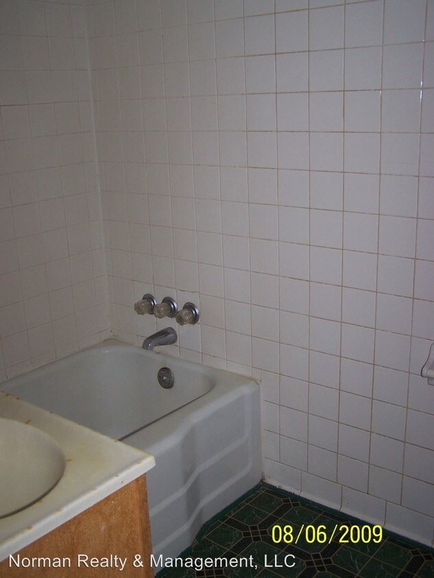 Building Photo - 102 Griffin St