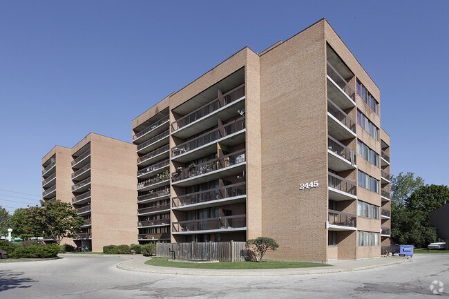 Photo principale - 2445 The Collegeway