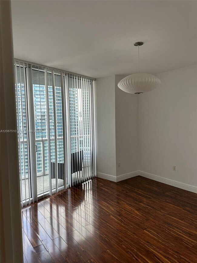 Foto del edificio - 465 Brickell Ave