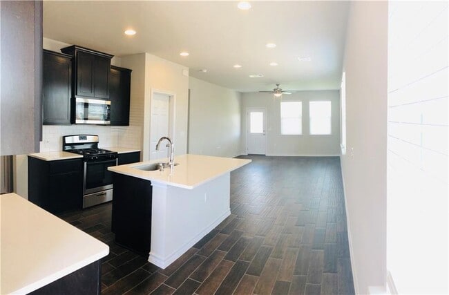 Building Photo - 1611 Adobe Walls Way