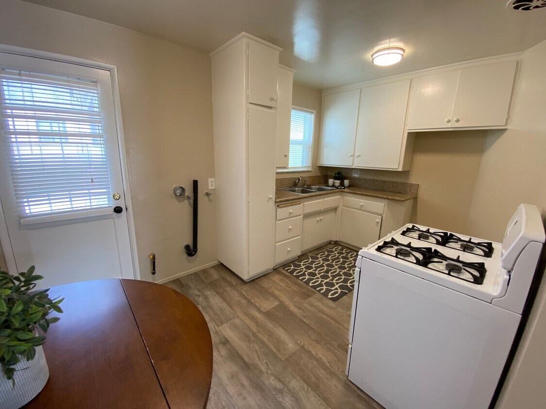 Foto principal - 4453 W 159th St