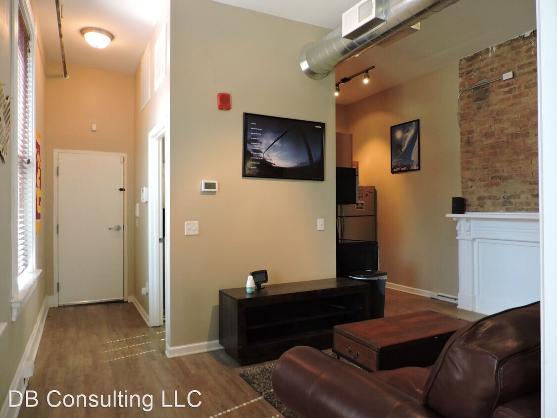 Primary Photo - 1342 Walnut St