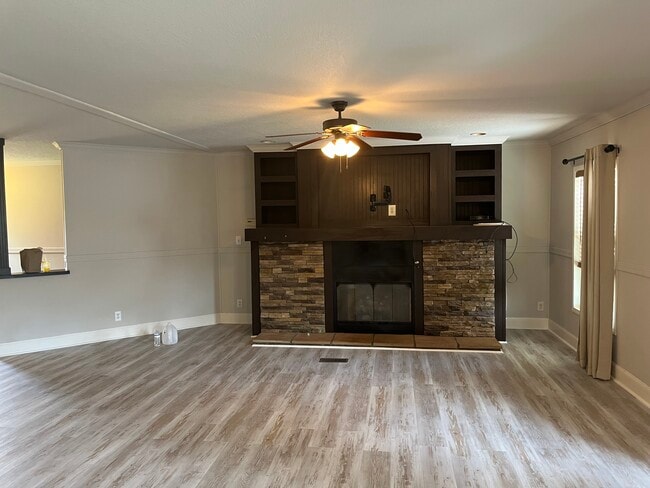 Building Photo - 571 Berry Shoals Rd