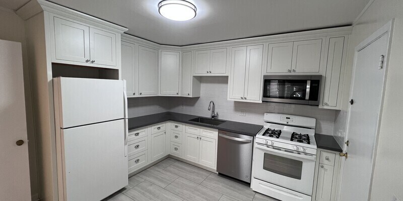 Primary Photo - Ehrlich Apt 673