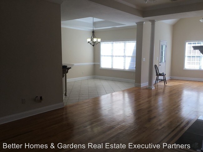 Building Photo - 4 br, 3 bath House - 307 Farmington Dr W