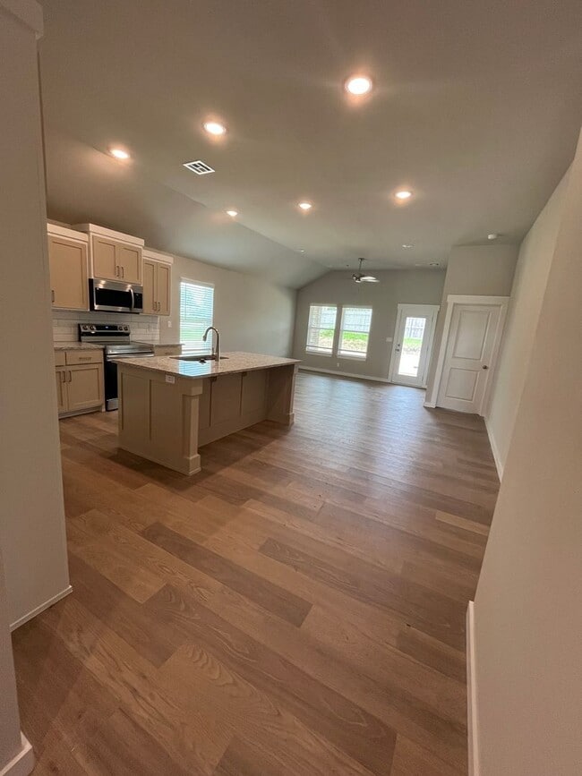 Building Photo - BRAND NEW DUPLEX!