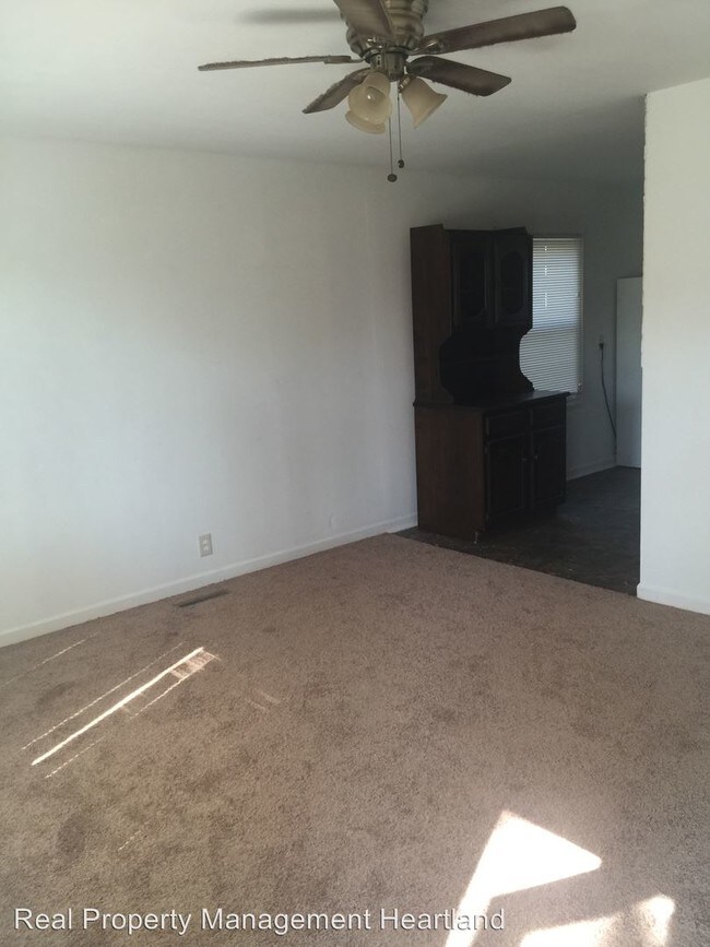 Building Photo - 7625 S 40th St