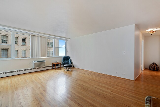 Building Photo - 1150 N Lake Shore Dr