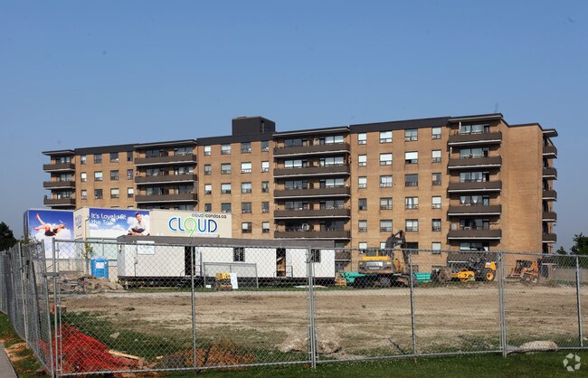 Photo du bâtiment - Esther Lorrie Apartments