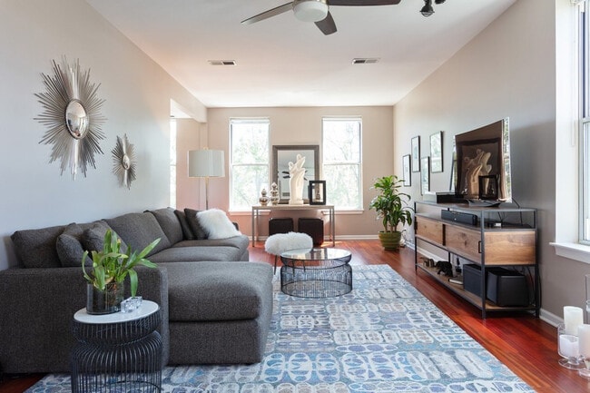 Building Photo - 1530 N Throop St