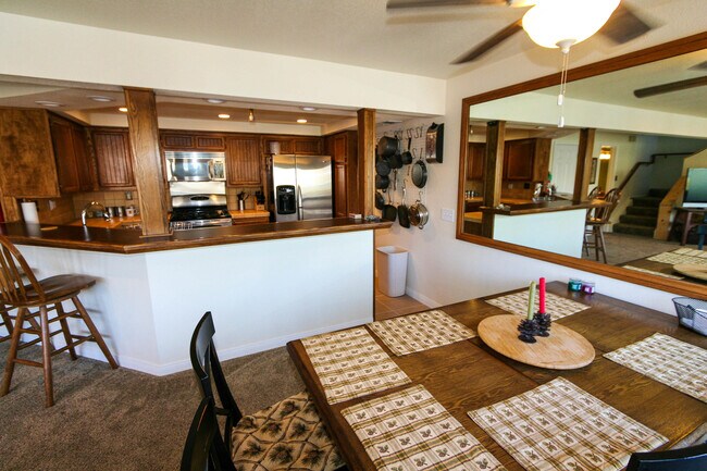 Building Photo - 39802 Lakeview Dr