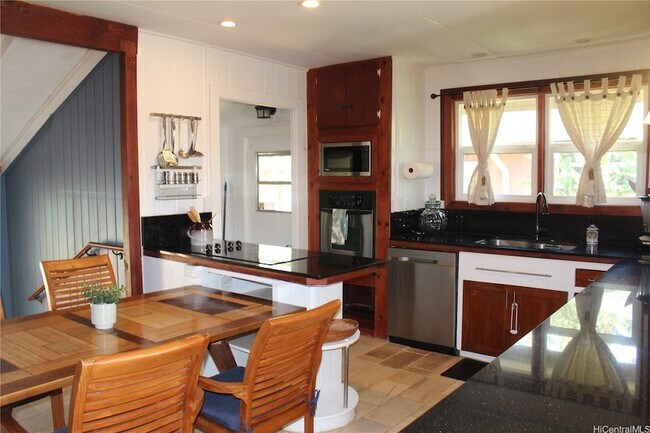 Building Photo - 66-210-210 Kamehameha Hwy