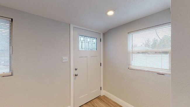 Building Photo - 306 S 400 E