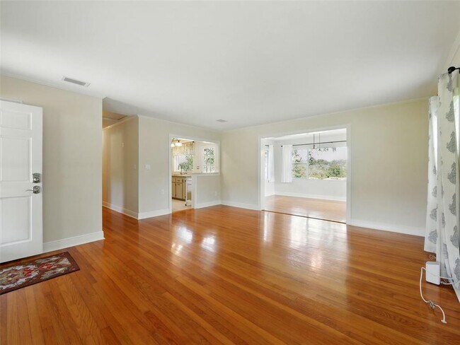 Foto del edificio - 1426 Crestview Dr