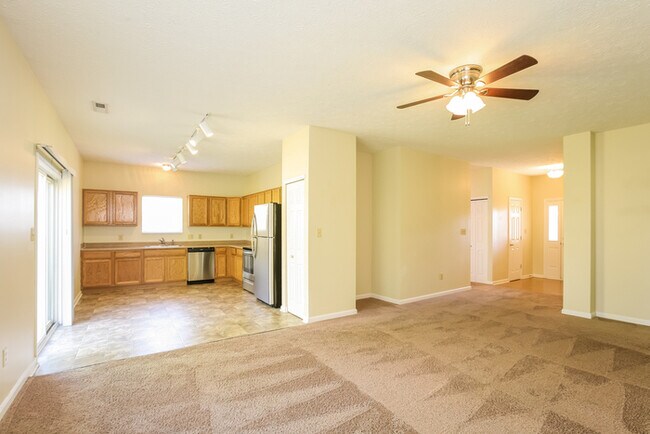 Foto del edificio - This lovely ranch home is now available.