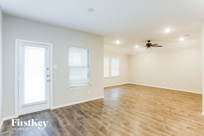 Building Photo - 711 Meadow Creek Ln