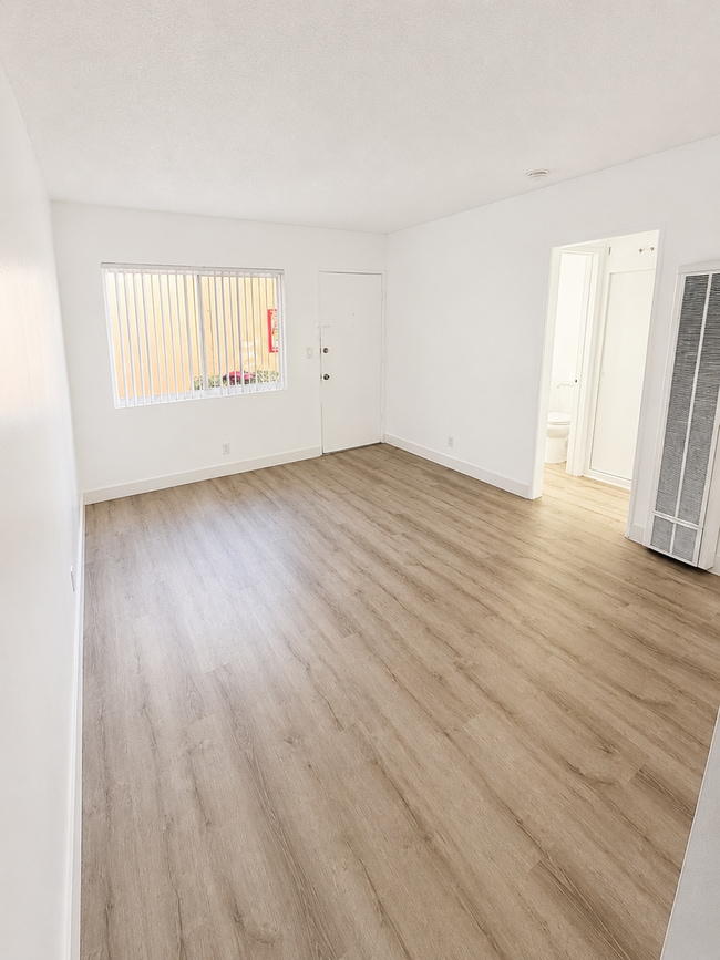 Interior Photo - 803 Java Ave Inglewood, CA 90301