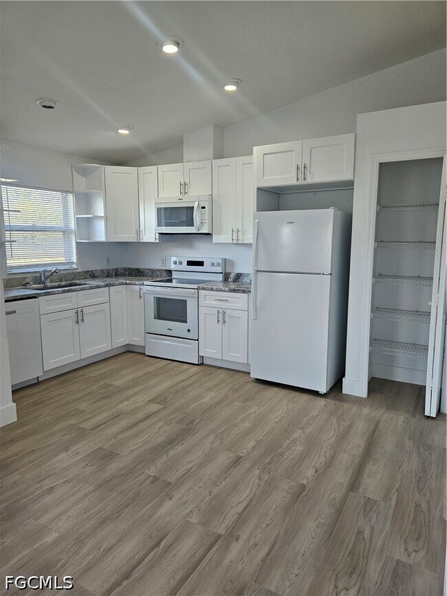 Foto del edificio - 1247 Bacon Ave