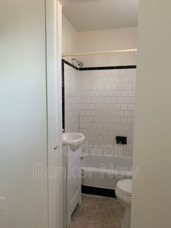 Building Photo - 423 E Ocean Ave
