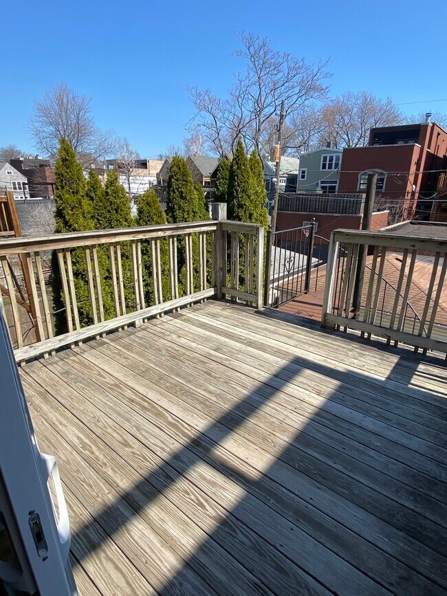Foto del edificio - 3727 N Bosworth Ave