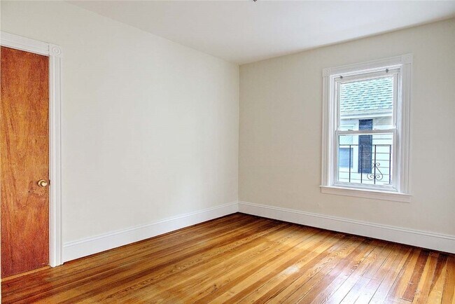 Building Photo - 139 Hunts Ave