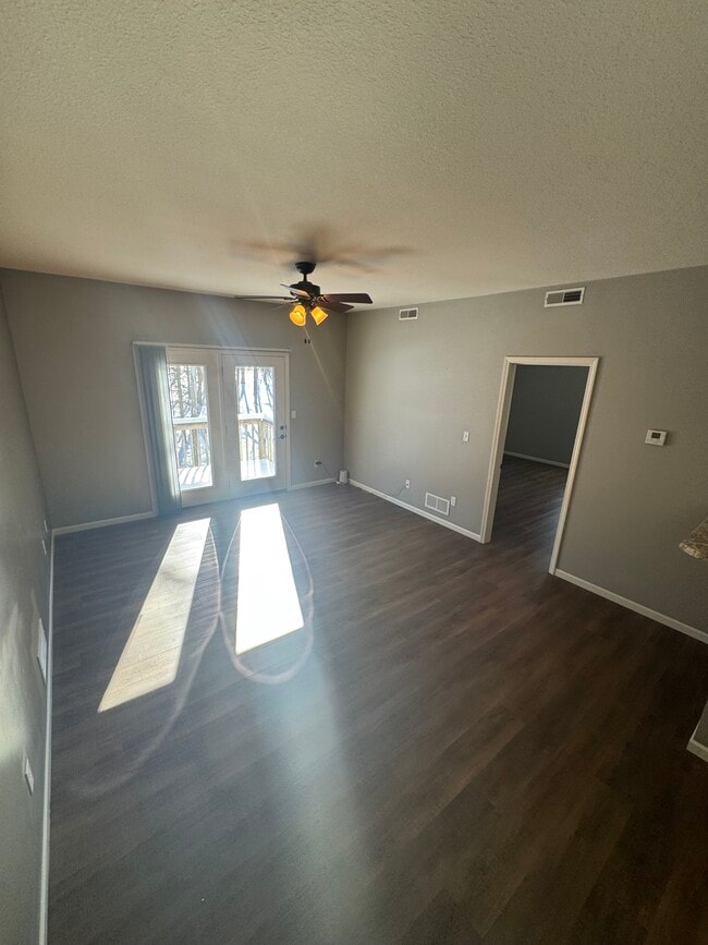 Building Photo - Knipp Drive Apartments