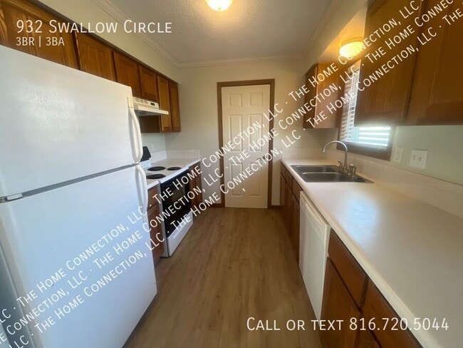 Foto del edificio - 932 Swallow Cir