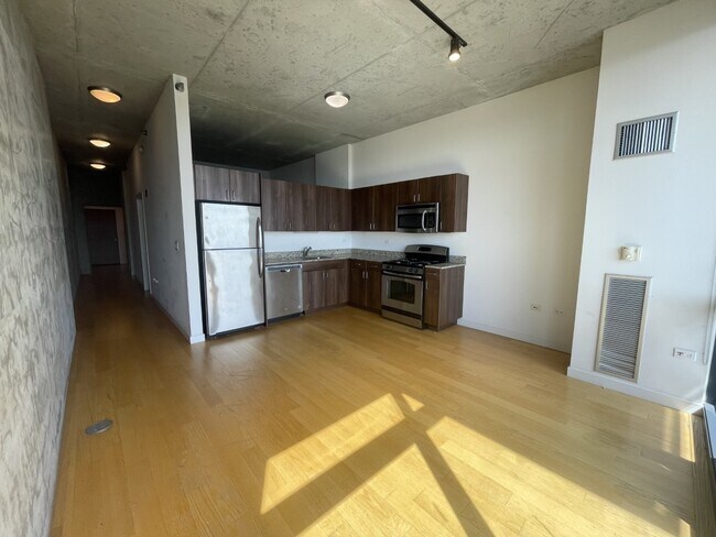Building Photo - 235 W Van Buren St
