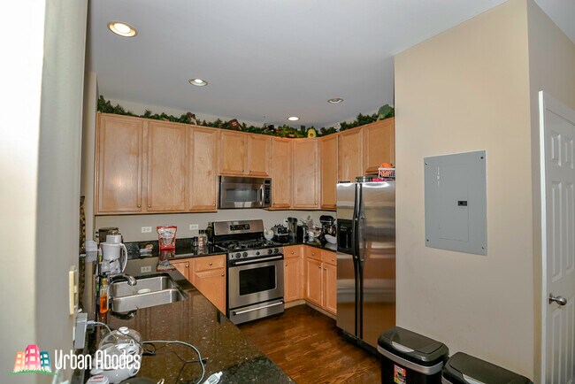 Building Photo - 4745 N Dover St