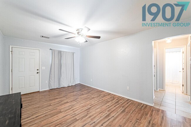 Building Photo - 1016 NW 7th Pl