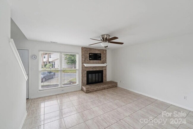 Building Photo - Discover the Carmel Cutie Your Lease-to-Ow...