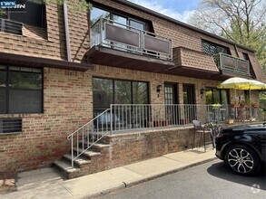 Building Photo - 244 Collignon Way
