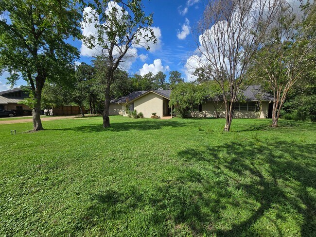 Foto del edificio - Bryan, Large 3 Bedroom / 2.5 Bath House / ...