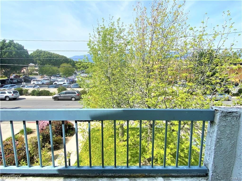 Primary Photo - 4 br, 3 bath Condo - 836 W Naomi Ave Unit A