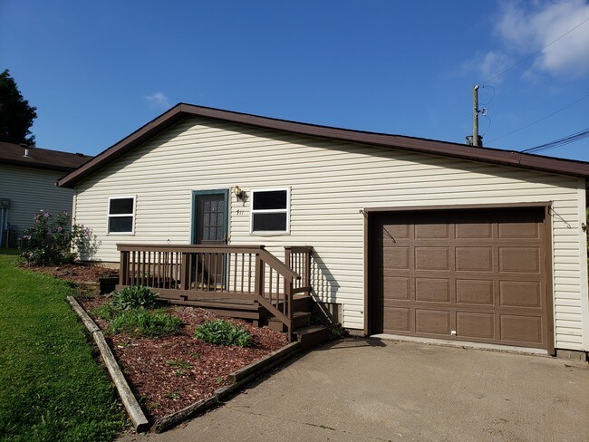 Building Photo - 711 Bob White Ln
