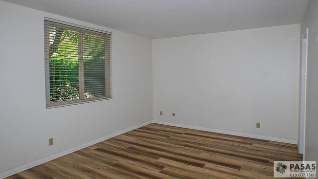 Foto del edificio - Spacious 1 bedroom condo in gated complex