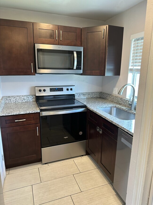 Foto del edificio - 4100 Pershing Pointe Pl