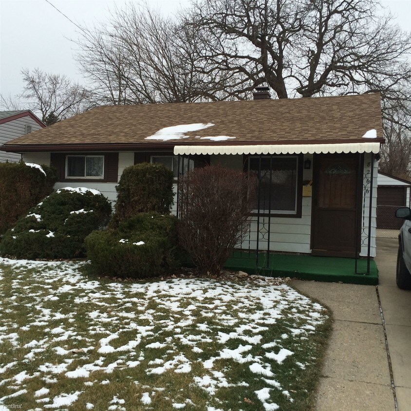Foto principal - 8266 Elm St