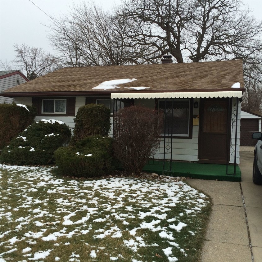 Primary Photo - 8266 Elm St
