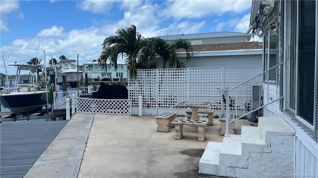 Building Photo - 10701 S Ocean Dr
