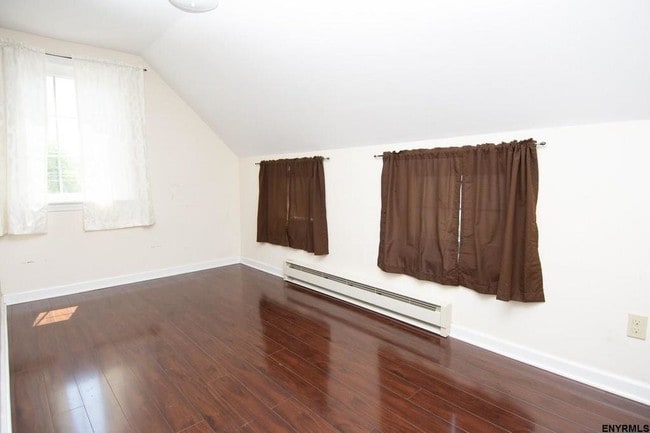 Building Photo - 537 Hudson Ave