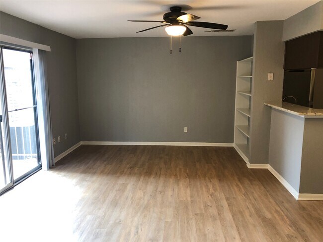 Foto del edificio - 10615 Briar Forest Dr