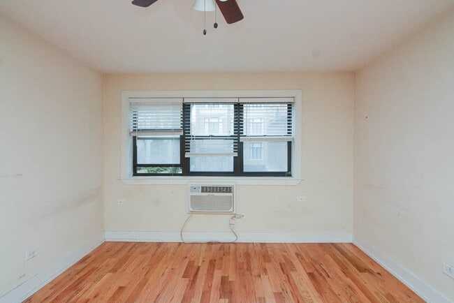 Building Photo - 675 W Wrightwood Ave