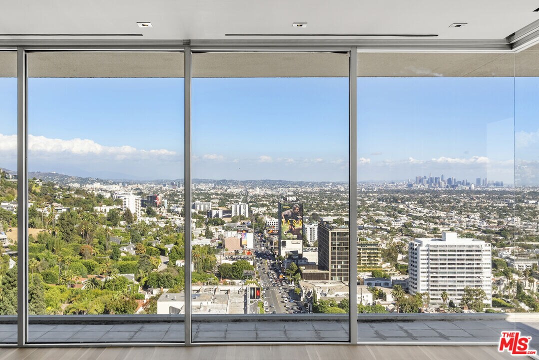 Foto principal - 9255 Doheny Rd