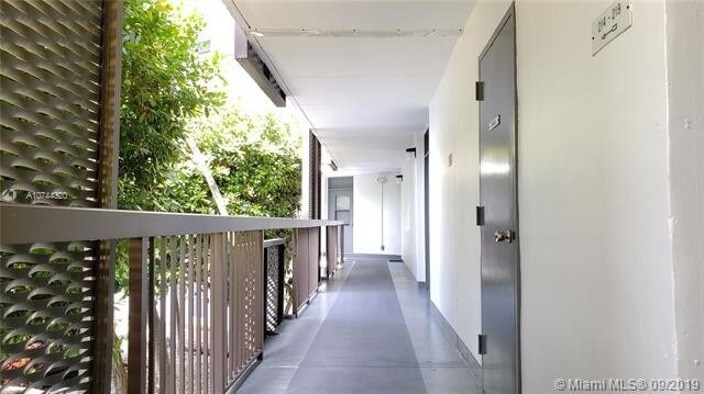 Building Photo - 20400 W Country Club Dr
